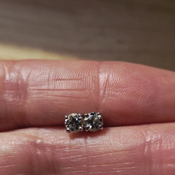 Diamond Stud Earrings  Round Natural  14KT Gold 4 Prongs Minimalist - Picture 5 of 11